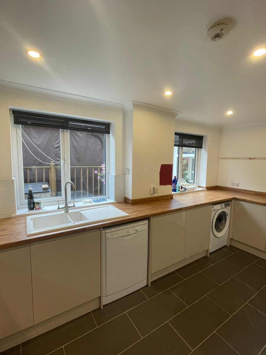 Kitchen Fitter: Image 1